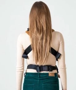 ByKay - Draagzak - Click Carrier Classic - Ribbed Velvet - Mustard Brown -Baby Comfort Outlet Winkel 1021x1200 5