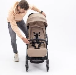 Hamilton By Yoop X1 Plus Buggy – Nieuw, Hoger, Uitgebreider 2023 Model – Premium Stroller Met One Hand Folding Technologie – Kaki – Lichte, Verstelbare En Wendbare Kinderwagen Met Vele Gemakken -Baby Comfort Outlet Winkel 1200x1174 7