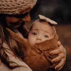 ByKay - Draagzak - Click Carrier Classic - Ribbed Velvet - Mustard Brown -Baby Comfort Outlet Winkel 1200x1200 1056