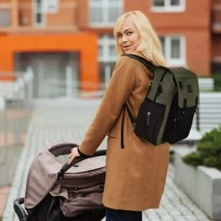 Brisby Slijtvaste Luiertas – Verzorgingstas - Two Tone Groen En Zwart - Inclusief Verschoonmatje - Isoleervakken - Met Geïntegreerde Kinderwagen Haken -Baby Comfort Outlet Winkel 1200x1200 270