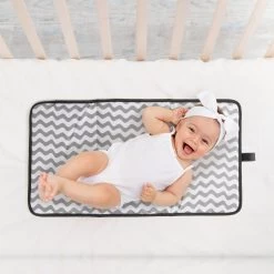 Brisby Slijtvaste Luiertas - Verzorgingstas Groot -Zwart - Inclusief Verschoonmatje - Isoleervakken - Fopspeen Houder - Makkelijk Te Bevestigen Aan De Kinderwagen -Baby Comfort Outlet Winkel 1200x1200 320