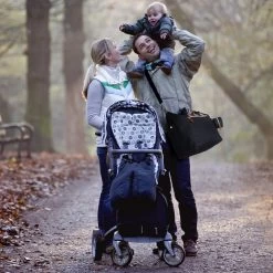 Brisby Slijtvaste Luiertas - Verzorgingstas Groot -Zwart - Inclusief Verschoonmatje - Isoleervakken - Fopspeen Houder - Makkelijk Te Bevestigen Aan De Kinderwagen -Baby Comfort Outlet Winkel 1200x1200 321
