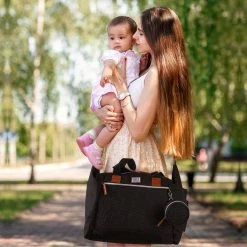 Brisby Slijtvaste Luiertas - Verzorgingstas Groot -Zwart - Inclusief Verschoonmatje - Isoleervakken - Fopspeen Houder - Makkelijk Te Bevestigen Aan De Kinderwagen -Baby Comfort Outlet Winkel 1200x1200 322