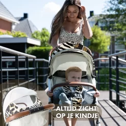 Deryan Luxe Rolo Luxe Lichtgewicht Buggy - Zoo Creme -Baby Comfort Outlet Winkel 1200x1200 536