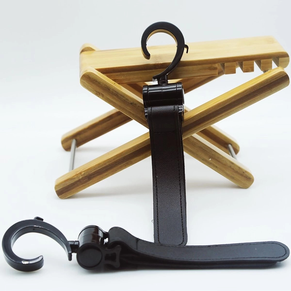 Kinderwagen Tassenhaak 2 Stuks - Boodschappenhaken - Tassenhanger - Babywagen Tassenhaak - Strollerhook - Buggy Haak - Bags Holder - Tassenclips - Rugzak Hanger - Verplaatsbare Hanger - Rolstoelhaak - Auto Hoofdsteun Haak 9 Kinderwagen Tassenhaak 2 Stuks - Boodschappenhaken - Tassenhanger - Babywagen Tassenhaak - Strollerhook - Buggy Haak - Bags Holder - Tassenclips - Rugzak Hanger - Verplaatsbare Hanger - Rolstoelhaak - Auto Hoofdsteun Haak - Afbeelding 9