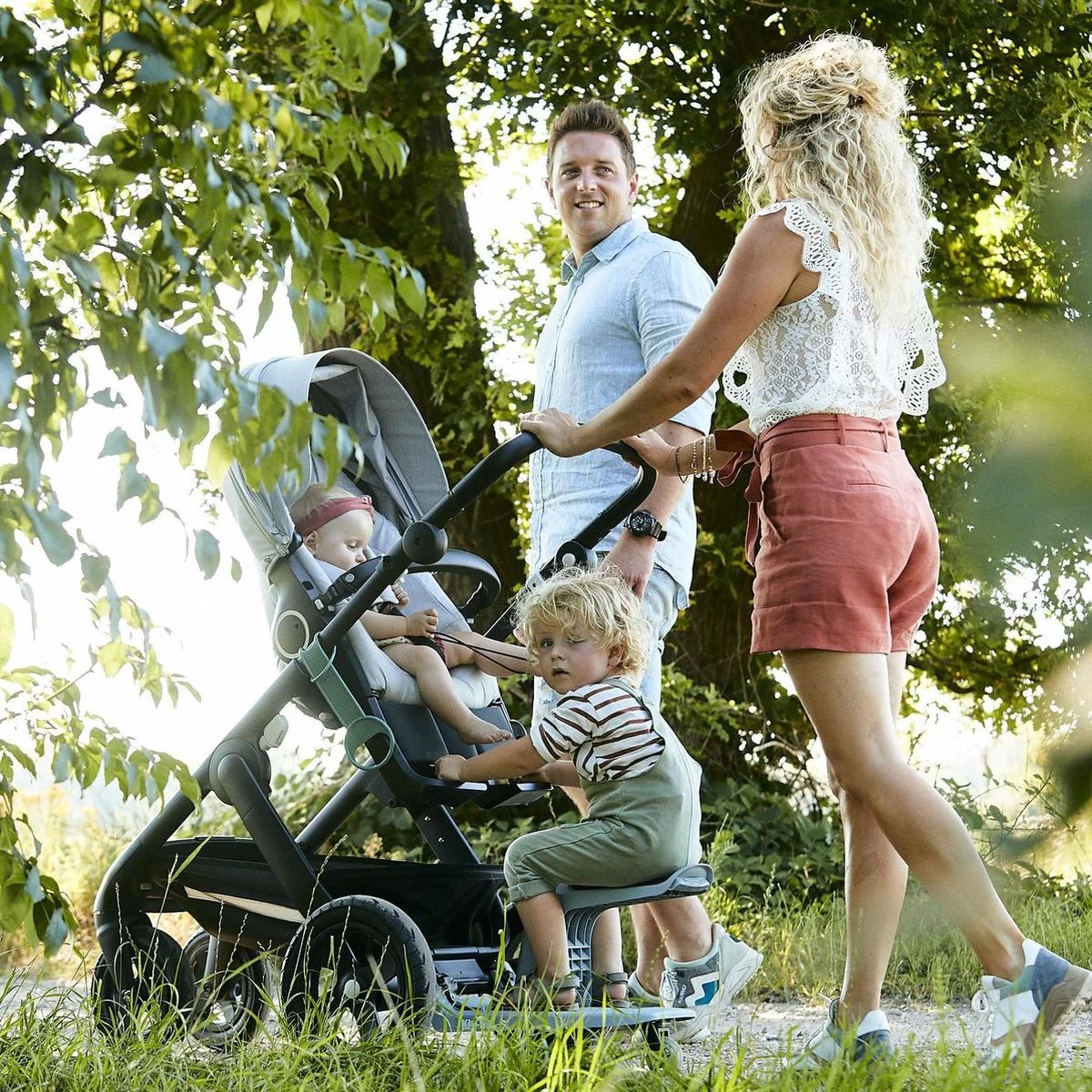 Kid-Sit Meerijdplankje Universeel - Met Zitje - Buggyboard - Tot 4 Jaar - Forest Green - Groen 2 Kid-Sit Meerijdplankje Universeel - Met Zitje - Buggyboard - Tot 4 Jaar - Forest Green - Groen - Afbeelding 2