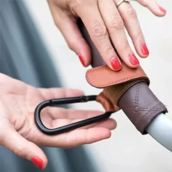 Jinius ® - Boodschappen Haak - Kinderwagen Tassenhaakjes - Haakjes Voor Tassen - Buggy Haakjes - Bruin - Set Van 2 -Baby Comfort Outlet Winkel 1200x1200 815