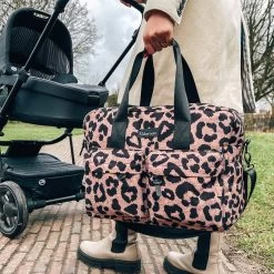 Kidzroom Gorgeous Luiertas - Bruin - Ophanglussen Kinderwagen - Verschoonmatje - Verstelbare Schouderband 21 Kidzroom Gorgeous Luiertas - Bruin - Ophanglussen Kinderwagen - Verschoonmatje - Verstelbare Schouderband -Baby Comfort Outlet Winkel 1200x1200 96