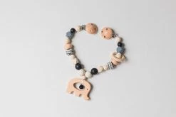 Wagenspanner Olifant - Musthave 2021 - Baby Wagenspanner Hout - Vrolijke Kinderwagenspanner - Eenvoudig Te Bevestigen - Kraamcadeau Voor Jongens En Meisjes - Baby Cadeau -Baby Comfort Outlet Winkel 1200x800 100