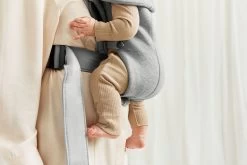 BabyBjörn Draagzak Mini - 3D Jersey - Lichtgrijs -Baby Comfort Outlet Winkel 1200x800 143