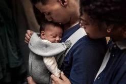 BabyBjörn Draagzak Mini - 3D Jersey - Lichtgrijs -Baby Comfort Outlet Winkel 1200x800 144