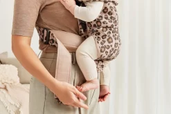 BabyBjörn Draagzak Mini - Cotton - Beige-Luipaard -Baby Comfort Outlet Winkel 1200x800 151