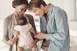 BabyBjörn Draagzak Mini - 3D Jersey - Lichtroze -Baby Comfort Outlet Winkel 1200x800 195