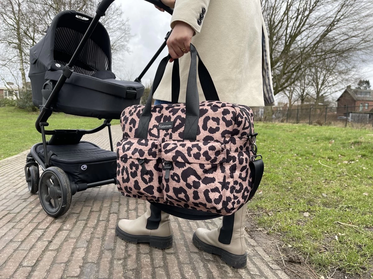 Kidzroom Gorgeous Luiertas - Bruin - Ophanglussen Kinderwagen - Verschoonmatje - Verstelbare Schouderband 7 Kidzroom Gorgeous Luiertas - Bruin - Ophanglussen Kinderwagen - Verschoonmatje - Verstelbare Schouderband - Afbeelding 7