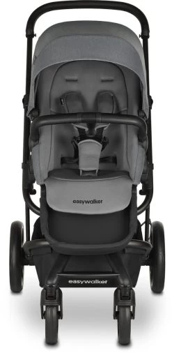 Easywalker Harvey 3 / Harvey³ Voordeelset Bestaande Uit Kinderwagen, Reiswieg, Voetenzak, Regenhoes Voor Zitting En Reiswieg, Hoes Voor De Reiswiegmatras - Kleur Fossil Grey -Baby Comfort Outlet Winkel 586x1200