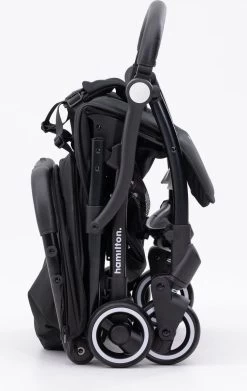 Hamilton By Yoop X1 Plus Buggy – Nieuw, Hoger, Uitgebreider 2023 Model – Premium Stroller Met One Hand Folding Technologie – Zwart – Lichte, Verstelbare En Wendbare Kinderwagen Met Vele Gemakken 34 Hamilton By Yoop X1 Plus Buggy – Nieuw, Hoger, Uitgebreider 2023 Model – Premium Stroller Met One Hand Folding Technologie – Zwart – Lichte, Verstelbare En Wendbare Kinderwagen Met Vele Gemakken -Baby Comfort Outlet Winkel 758x1200 4