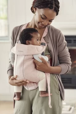 BabyBjörn Draagzak Mini - 3D Jersey - Lichtroze -Baby Comfort Outlet Winkel 800x1200 144