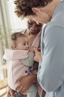 BabyBjörn Draagzak Mini - 3D Jersey - Lichtroze -Baby Comfort Outlet Winkel 800x1200 146