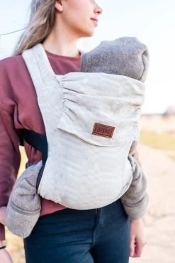 ByKay - Draagzak - Click Carrier Classic - Sand Blocks Summer - Organic Linnen/Cotton -Baby Comfort Outlet Winkel 800x1200 151