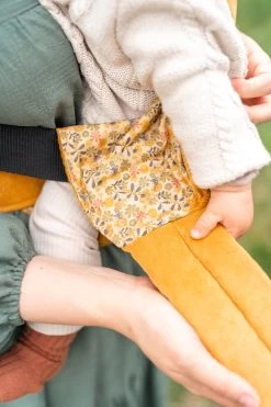 ByKay - Draagzak - Click Carrier Classic - Special Edition Rib Zeki Yellow - Teske De Schepper -Baby Comfort Outlet Winkel 800x1200 157