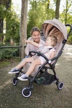 Hamilton By Yoop X1 Plus Buggy – Nieuw, Hoger, Uitgebreider 2023 Model – Premium Stroller Met One Hand Folding Technologie – Kaki – Lichte, Verstelbare En Wendbare Kinderwagen Met Vele Gemakken -Baby Comfort Outlet Winkel 800x1200 50