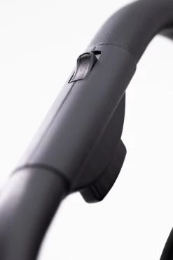 Hamilton By Yoop X1 Plus Buggy – Nieuw, Hoger, Uitgebreider 2023 Model – Premium Stroller Met One Hand Folding Technologie – Kaki – Lichte, Verstelbare En Wendbare Kinderwagen Met Vele Gemakken -Baby Comfort Outlet Winkel 800x1200 51