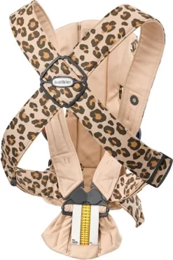 BabyBjörn Draagzak Mini - Cotton - Beige-Luipaard -Baby Comfort Outlet Winkel 802x1200 8