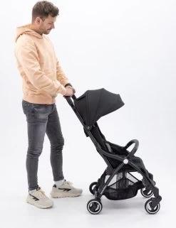 Hamilton By Yoop X1 Plus Buggy – Nieuw, Hoger, Uitgebreider 2023 Model – Premium Stroller Met One Hand Folding Technologie – Zwart – Lichte, Verstelbare En Wendbare Kinderwagen Met Vele Gemakken -Baby Comfort Outlet Winkel 924x1200 2